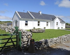 Tüm Ev/Apart Daire Dolmen Cottage, Pet Friendly In Kilfenora, County Clare, Ref 3904 (Carron, İrlanda)