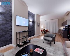 Serviced apartment Montenapoleone Luxury (Milan, Italy)