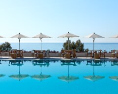 Khách sạn Kamari Beach Hotel (Kamari, Hy Lạp)