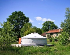 Camping Yourtes de Vassiviere (Peyrat-le-Château, Francia)