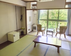 Pansiyon Guest House Shirogane (Biei, Japonya)