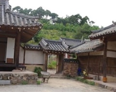 Bed & Breakfast Jeongjaeongtaek Hanok Guesthouse (Andong, Corea del Sur)