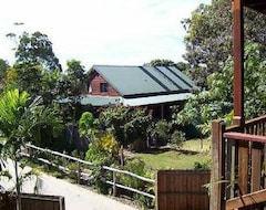 Khách sạn Woolshed Eco Lodge (Hervey Bay, Úc)
