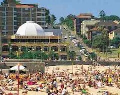 Khách sạn Coogee Sands Hotel and Apartments (Sydney, Úc)