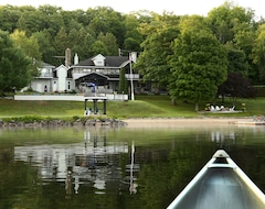 Hotelli Sir Sam's Inn & Water Spa (Haliburton, Kanada)
