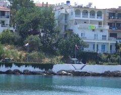 Hotel To Pithari (Maries - Skala Marion, Greece)