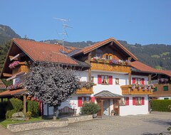 Koko talo/asunto Landhaus Charivari (Oberstdorf, Saksa)