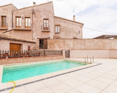 Entire House / Apartment Completely Restored 17Th Century Manor With A Swimming Pool (Castellfollit del Boix, Spain)