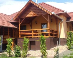 Otel Vár-Liget Vendégház (Kisnána, Macaristan)