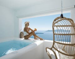 Hotel You And Me Suites (Firostefani, Greece)