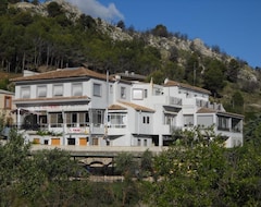 Hostal El Pirineo (Confrides, Španjolska)