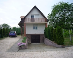 Toàn bộ căn nhà/căn hộ Quiet Countryside House In Tatabanya, Hungary, 3 Minutes To Town (Tatabánya, Hungary)
