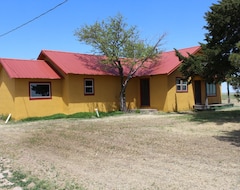 Entire House / Apartment The Yellow House On Tule Creek With Room For Your Horses! (Tulia, USA)