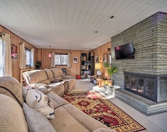 Cijela kuća/apartman New! Cozy Gore Mtn Cabin W/ Fire Pit & Game Room (North Creek, Sjedinjene Američke Države)