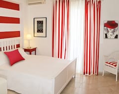 Haris Hotel Apartments And Suites (Vrachos, Greece)