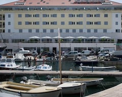 Căn hộ có phục vụ Aparthotel Miramare (Makarska, Croatia)