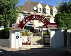 Khách sạn Logis Hotel-Restaurant Les Airelles (Neufchâtel-en-Bray, Pháp)