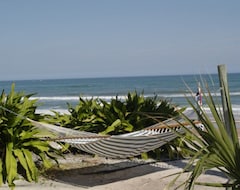 Khách sạn Hawaiian Inn Resort - Front & Center (Daytona Beach Shores, Hoa Kỳ)