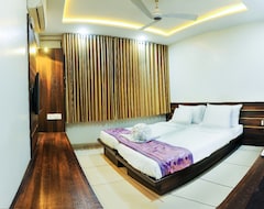 Khách sạn Capital O 3285 Hotel Radiant (Kolhapur, Ấn Độ)