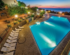 Baia Calava Hotel E Residence (Gioiosa Marea, Italy)