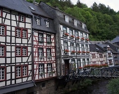 Khách sạn Fewo Am Oberen Muhlenberg (Monschau, Đức)