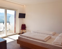 Hotel & Apartments Tannhof (Kaltern am See, İtalya)