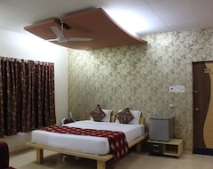Hotel Maitreyas (Jalgaon, Hindistan)