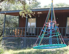 Casa/apartamento entero The Uvalde Side - Whiskey Mountain Duplex W/Hot Tub - Great Location! (Leakey, EE. UU.)