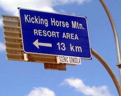 Khách sạn Kicking Horse Lodge (Field, Canada)