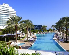 Fontainebleau Hotel Tresor Junior Ocean View Suite (Miami, ABD)