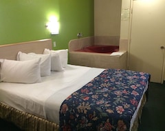 Hotel California Inn & Suites (Adelanto, ABD)