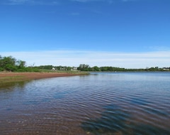 Entire House / Apartment Waterfront Beach House, Mins From National Park Beaches And Charlottetown (Charlottetown, Canada)