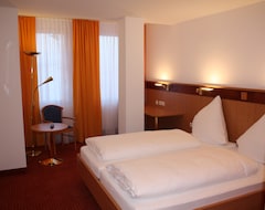 Khách sạn Hotel Zum Ochsen (Hösbach, Đức)
