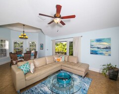 Hele huset/lejligheden 4 Bed 3 Bath Heated Pool & Spa Sonos Sound System Close To Beach, Shops And Restaurants (Holmes Beach, USA)