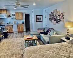 Toàn bộ căn nhà/căn hộ Butterfly Suite/hot Tub/sleeps 3 (Ahwahnee, Hoa Kỳ)