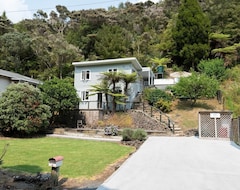 Toàn bộ căn nhà/căn hộ Traditional Kiwi Bach (Holiday Home) In The Peaceful Valley Of English Bay. (Opua, New Zealand)