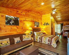 Hotel Bigfoot Lodge Room Three - Outdoor Adventures (Dalton, USA)