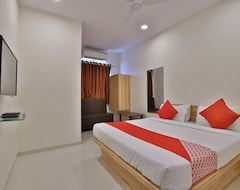 Khách sạn Oyo 42957 Hotel Radhanand (Ahmedabad, Ấn Độ)