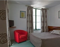 Hotel Logis Le Relais des Remparts (Allanche, France)