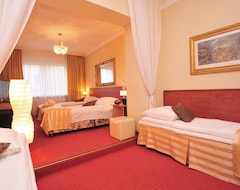 Resort Rezydencja Pod Teznia & SPA (Inowroclaw, Polonya)
