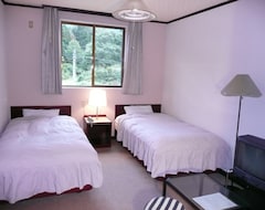 Bed & Breakfast Kagura White Horse Inn (Yuzawa, Japan)