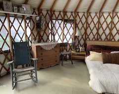Tüm Ev/Apart Daire Cozy Mountain Yurt On Organic Farm (Bristol, ABD)