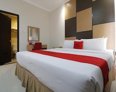 Khách sạn Reddoorz Plus Near Pantai Losari (Makassar, Indonesia)
