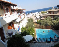 Apart Otel Voula (Agia Marina, Yunanistan)