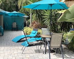 Khách sạn 3Gulls Inn Ozona-Boutique Hotel-Steps From Restaurants & Brewery-Swimspa Pool-Pet Friendly (Palm Harbor, Hoa Kỳ)