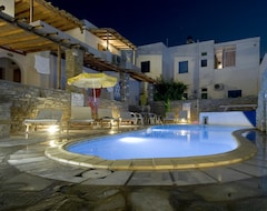 Hotel Siroco's Rooms And Studios (Parikia, Greece)