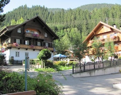 Pansiyon Gasthof Dorfschenke (Stall, Avusturya)