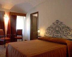 Hotel Tenuta Marchesi Scarampi (Camino, Italy)