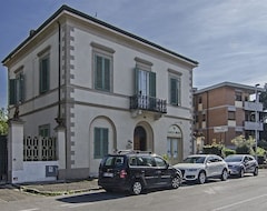 Otel Leone Di Sant'Anna (Lucca, İtalya)
