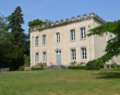 Hele huset/lejligheden Château De La Partoucie Avec Piscine Privée (Lessac, Frankrig)